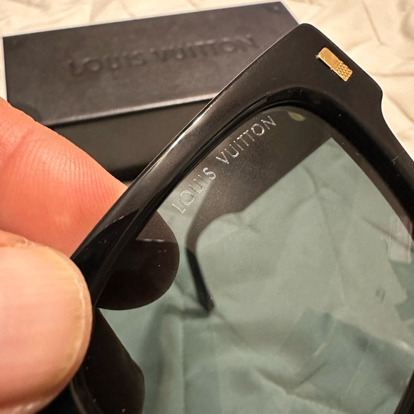 New Authentic 100% Q
Z1496E
IV Escape Square
Sunglasses - Picture 2 of 16